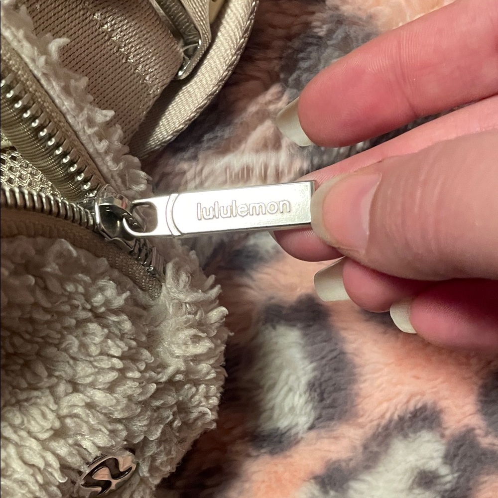 lululemon athletica Cream Crossbody Bag - Picture 8 of 11